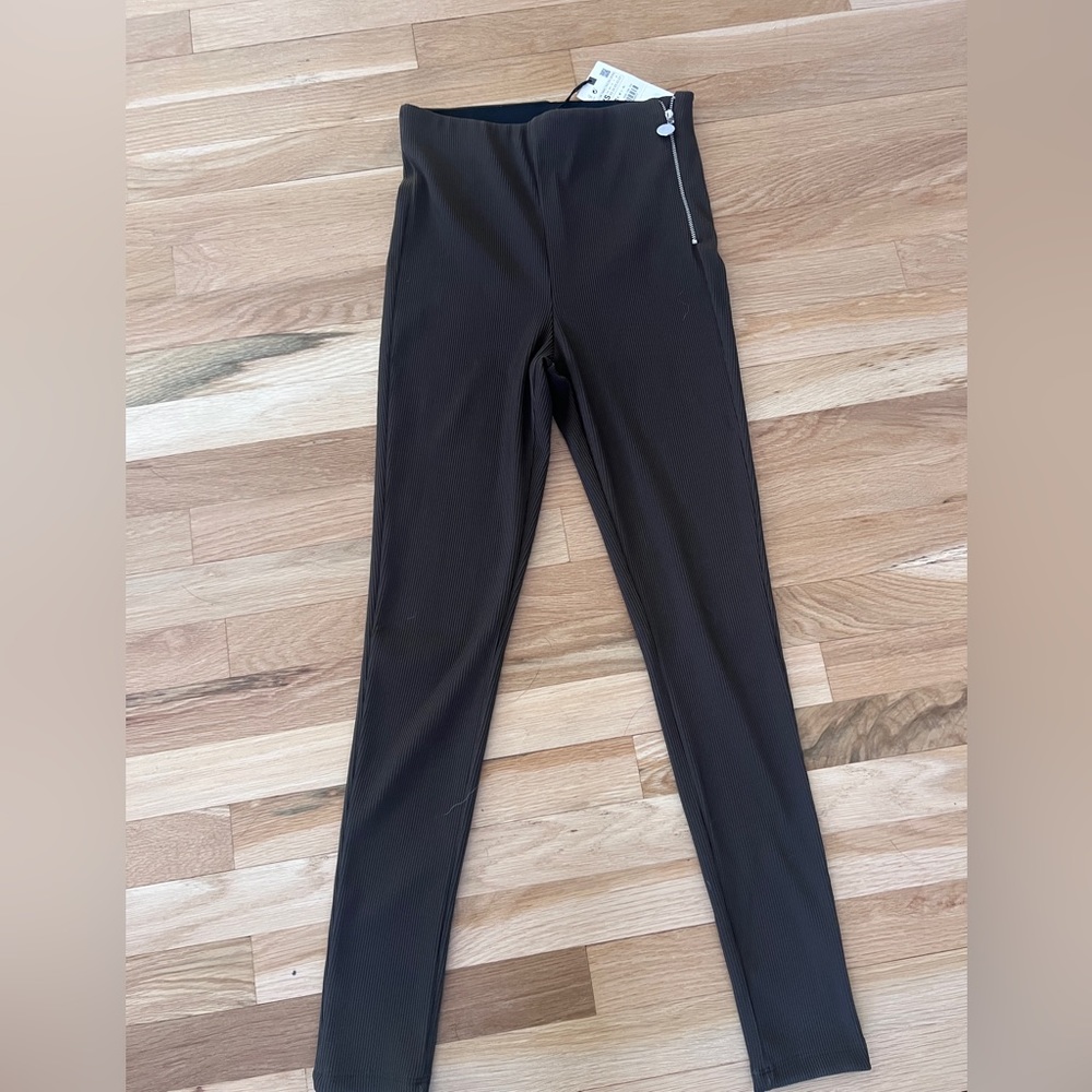 New with Tag Zara side zipper legging size xs